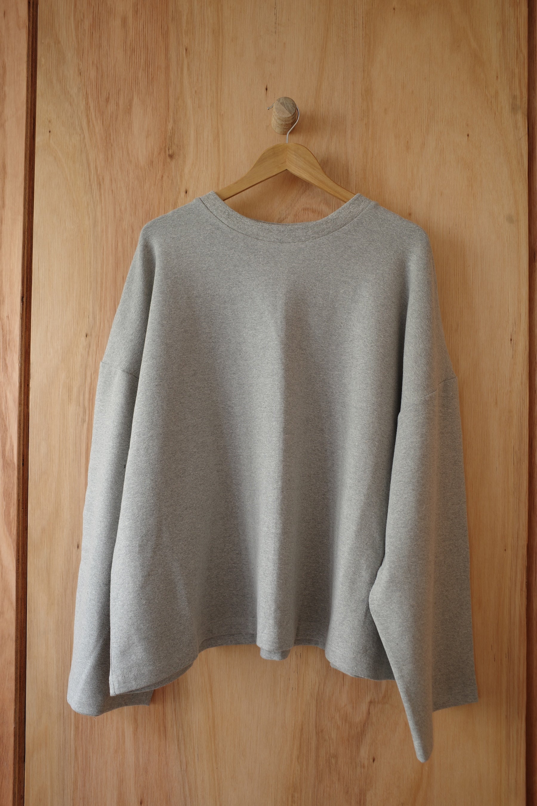 Classic ribbed sweater with long sleeves