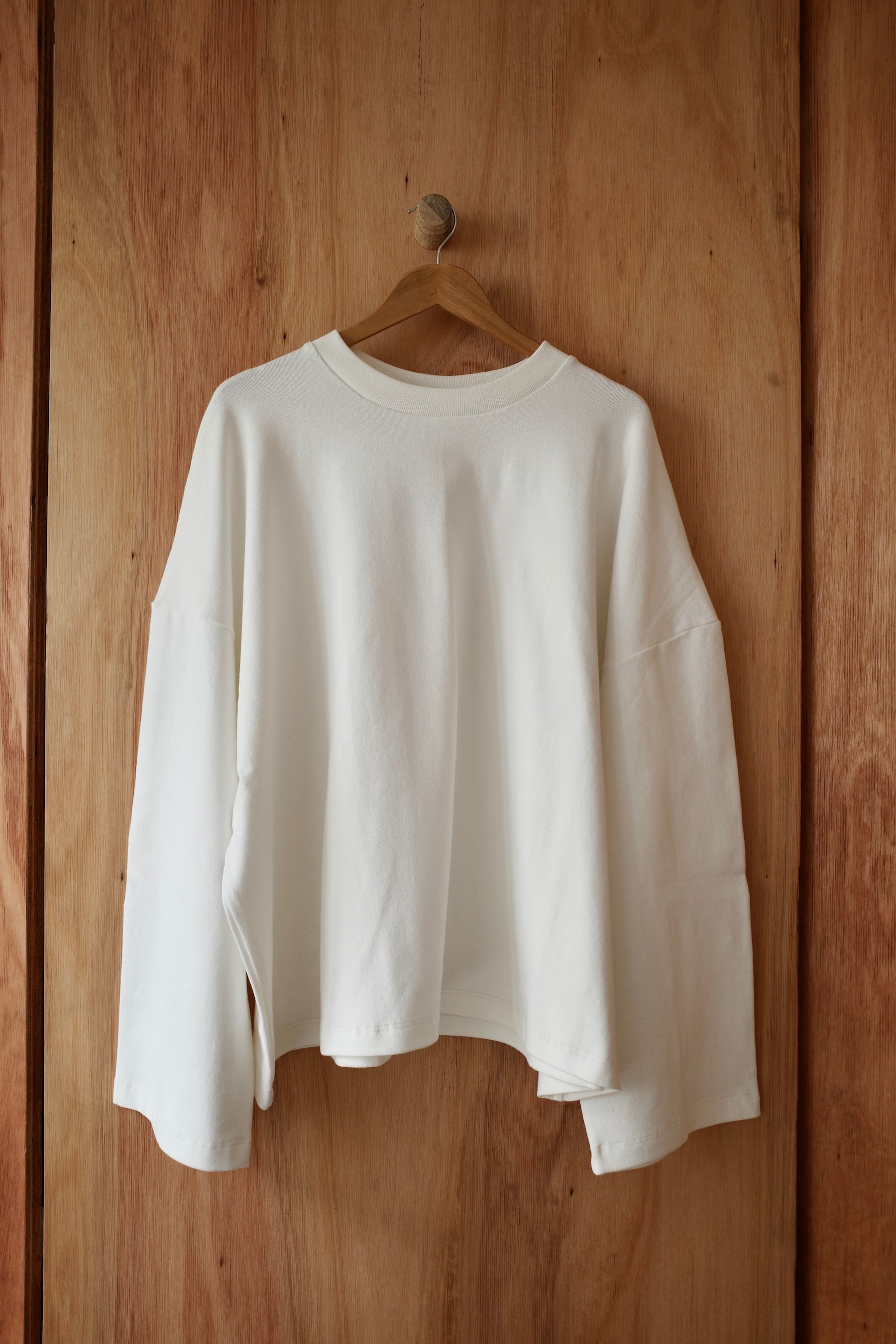 Classic ribbed sweater with long sleeves