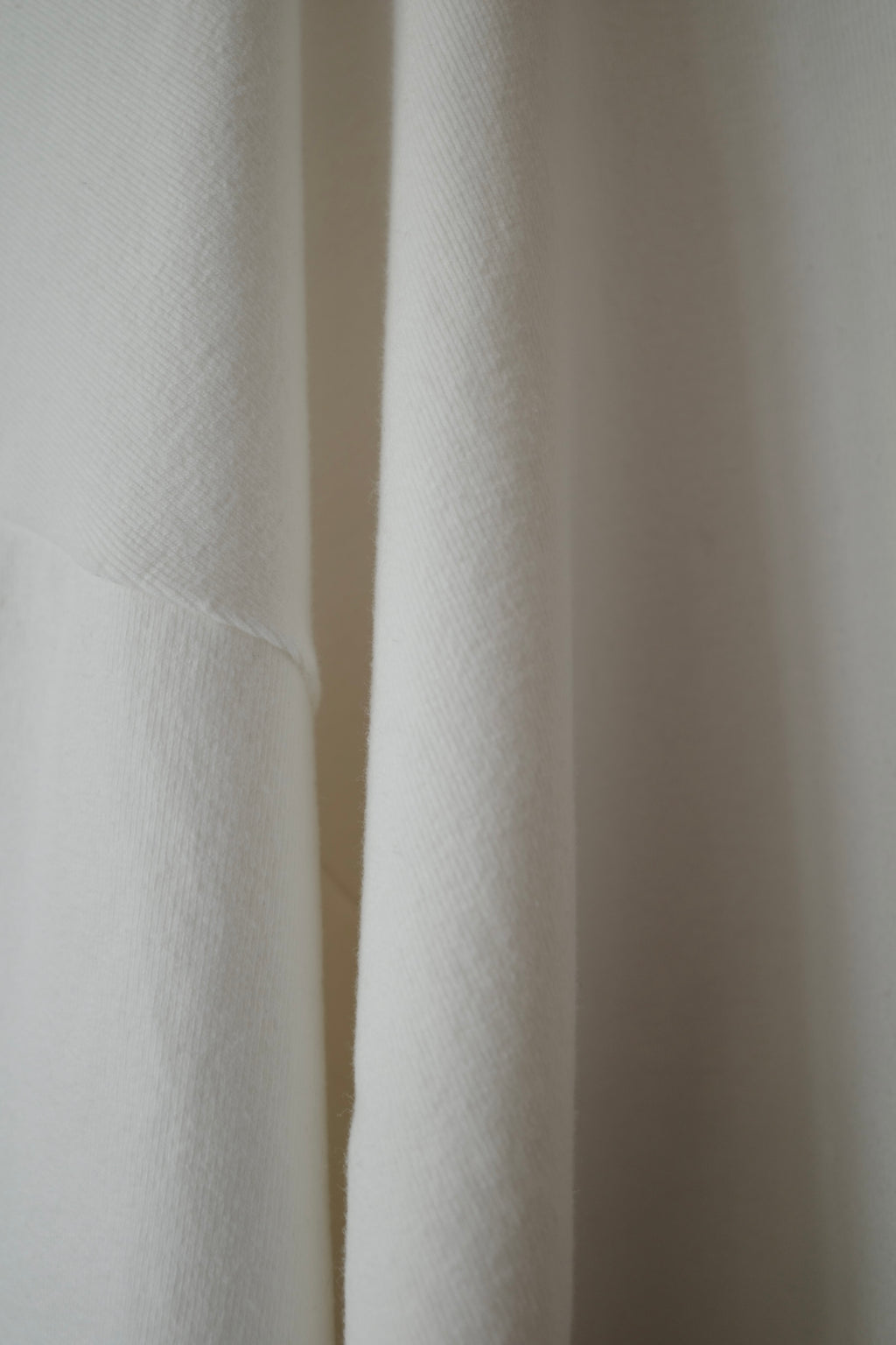 Classic ribbed sweater with long sleeves